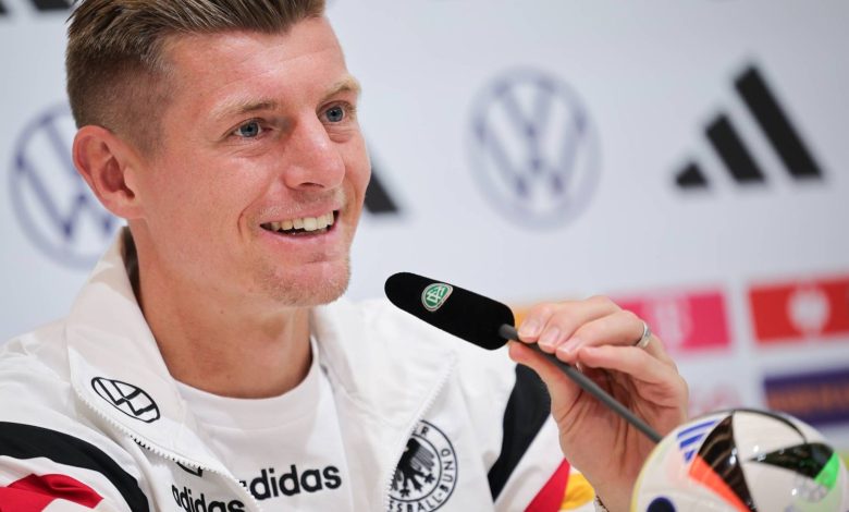 كروس يطلق دوري الأيقوني: بطولة جديدة لكرة القدم على ملعب صغير