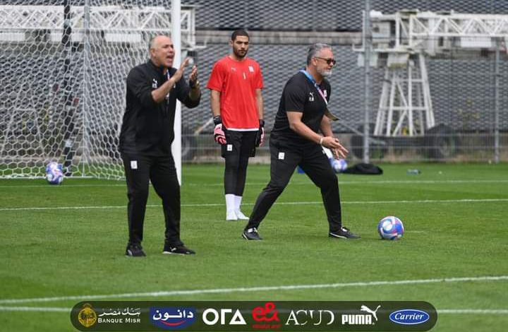 المنتخب الأوليمبي بالزي الأحمر والدومنيكان بالأبيض في الأولمبياد باريس