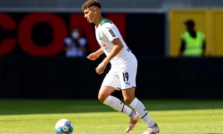 والد نجم بوروسيا يكشف مصير نجله من الانتقال إلى الأهلي