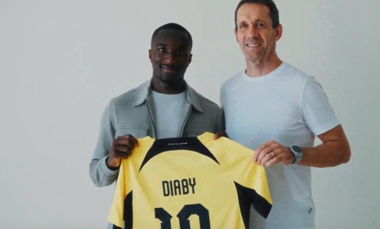 اتحاد جدة يضم موسى ديابي لمدة 5 مواسم