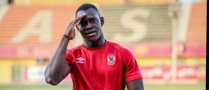 موعد رحيل نجم الأهلي للدوري السعودي