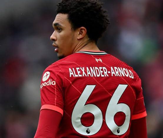 سلوت يكشف مصير أرنولد وحقيقة انضمامه إلى ريال مدريد