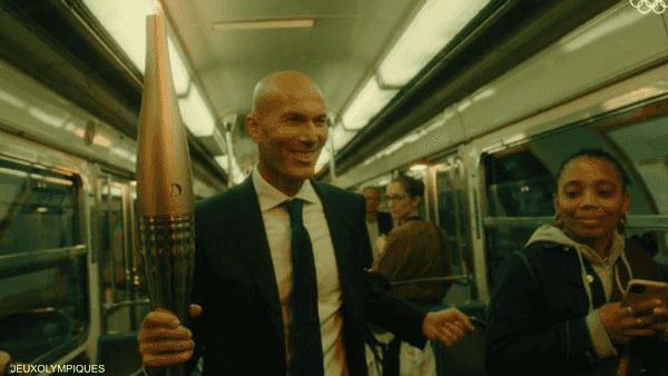 بالفيديو.. مقطع كوميدي للأسطورة الكروية زيدان في أولمبياد باريس 2024