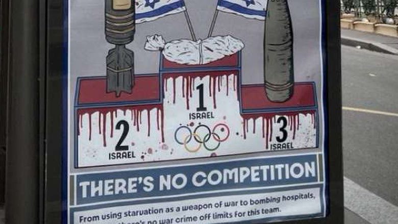 لافتات دعائية تندد بالجرائم التي ارتكبها الصهاينة في غزة.. مطالبة باستبعاد البعثة الإسرائيلية