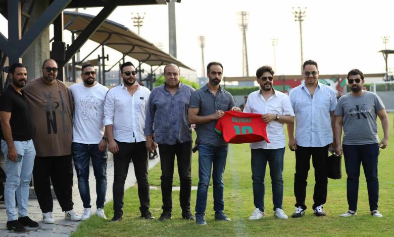 رئيس أُحد يقدم التعازى في وفاة لاعب مودرن سبورت والأخر يهديه قميص