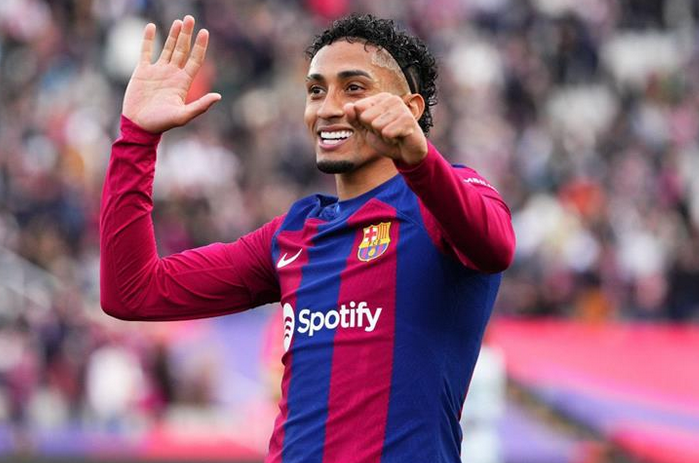 إستون فيلا يسعى للتعاقد مع لاعب برشلونة