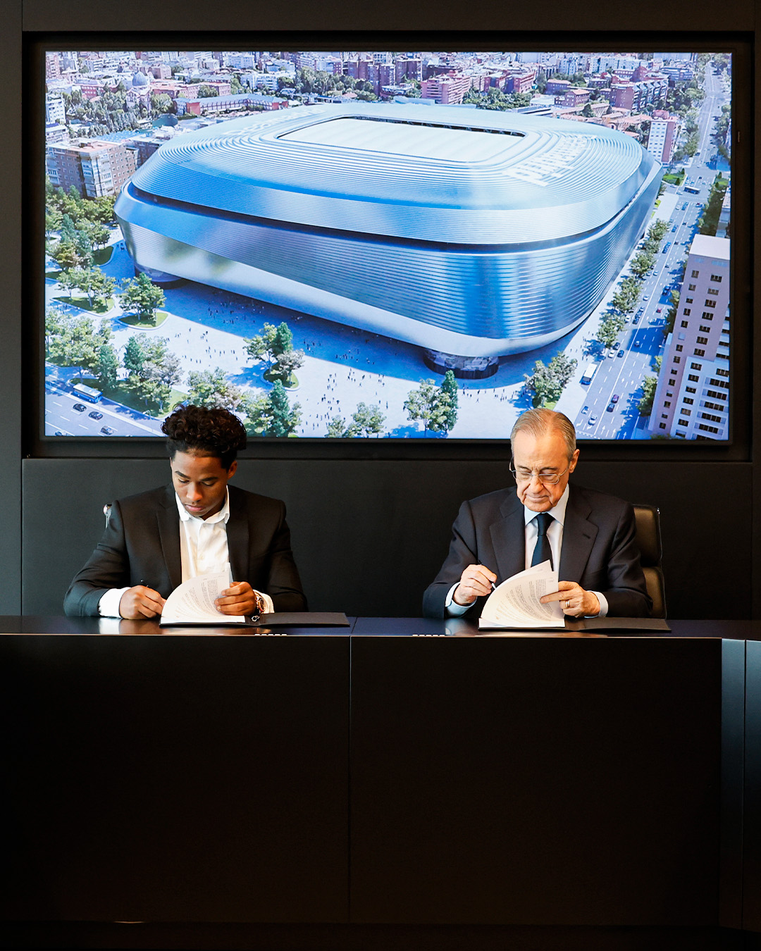 إندريك ينضم رسميًا إلى ريال مدريد ويبهر جماهير بيرنابيو