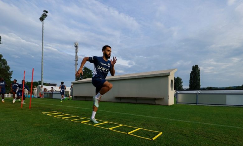 البريك يغادر معسكر الهلال في النمسا لظروف عائلية