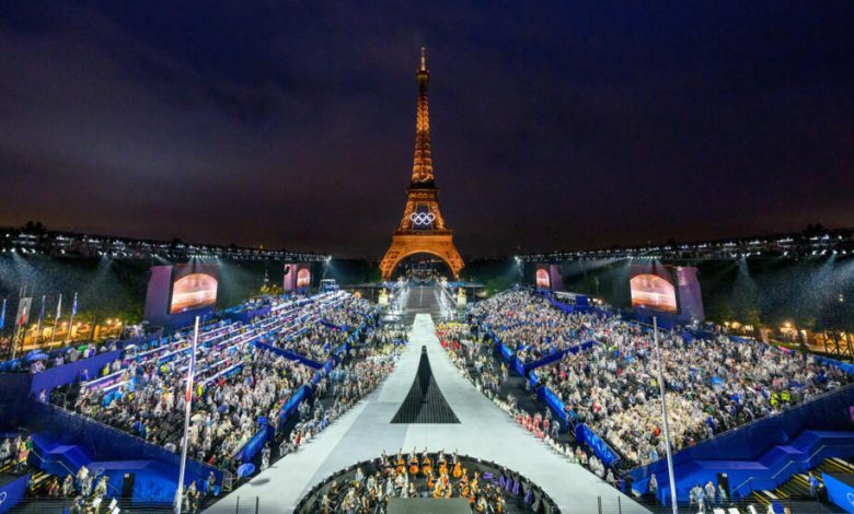 برج إيفل يتحول إلى ملعب مذهل خلال أولمبياد باريس 2024