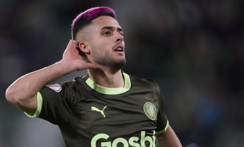 بروسيا دورتموند يضم ظهير مانشستر سيتي