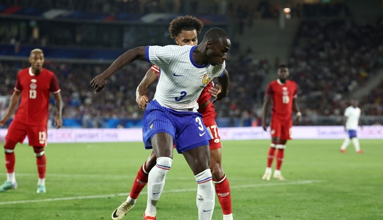 ريال مدريد يقترب من تجديد عقد ميندي وسط عروض الدوري السعودي