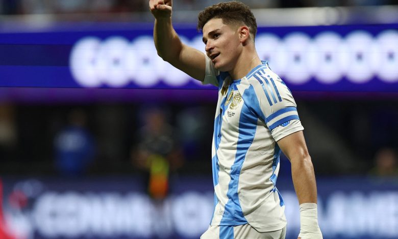 جوليان ألفاريز يكشف عن موقفه من البقاء في مانشستر سيتي