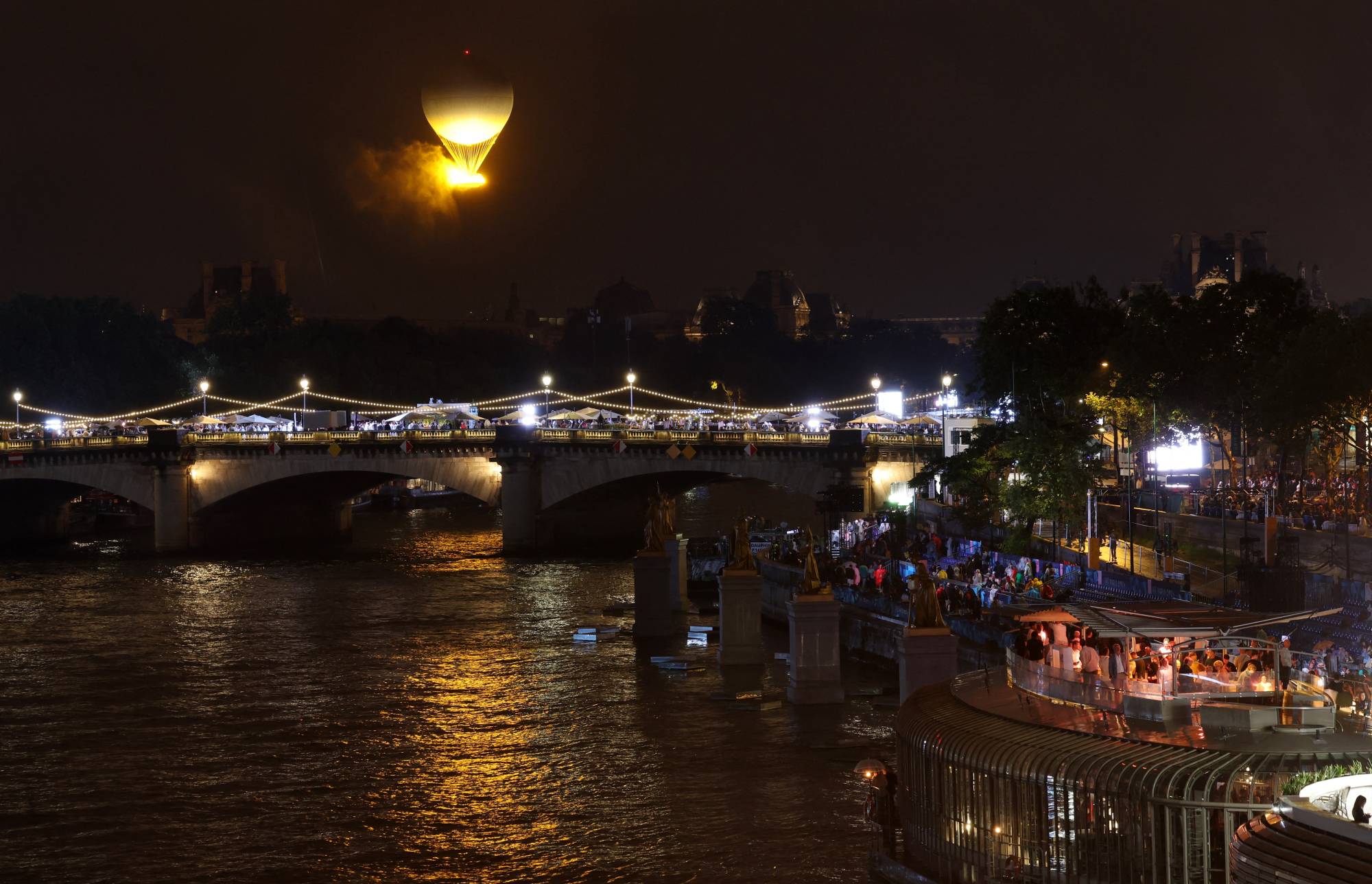 حفل افتتاح أولمبياد باريس 2024 تحت الأمطار.. عروض مبهرة وتحديات أمنية