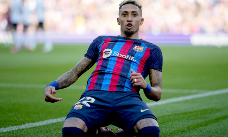 رافينيا ودي يونج يرفضان الرحيل عن برشلونة الإسباني