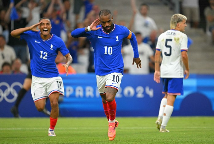 فرنسا تتجاوز أمريكا بثلاثية .. والمغرب تفوز على الأرجنتين في مباراة غير تقليدية