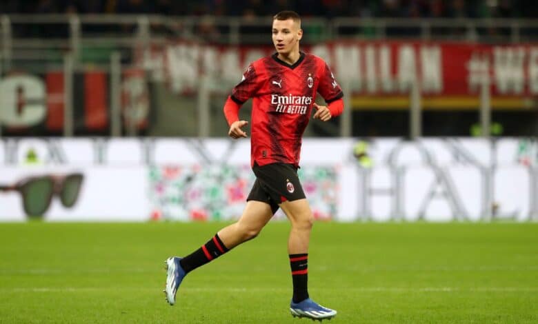 كاماردا يرفض التوقيع لـ اليونايتد والسيتي .. ويُجدد لـ 3 سنوات مع ميلان