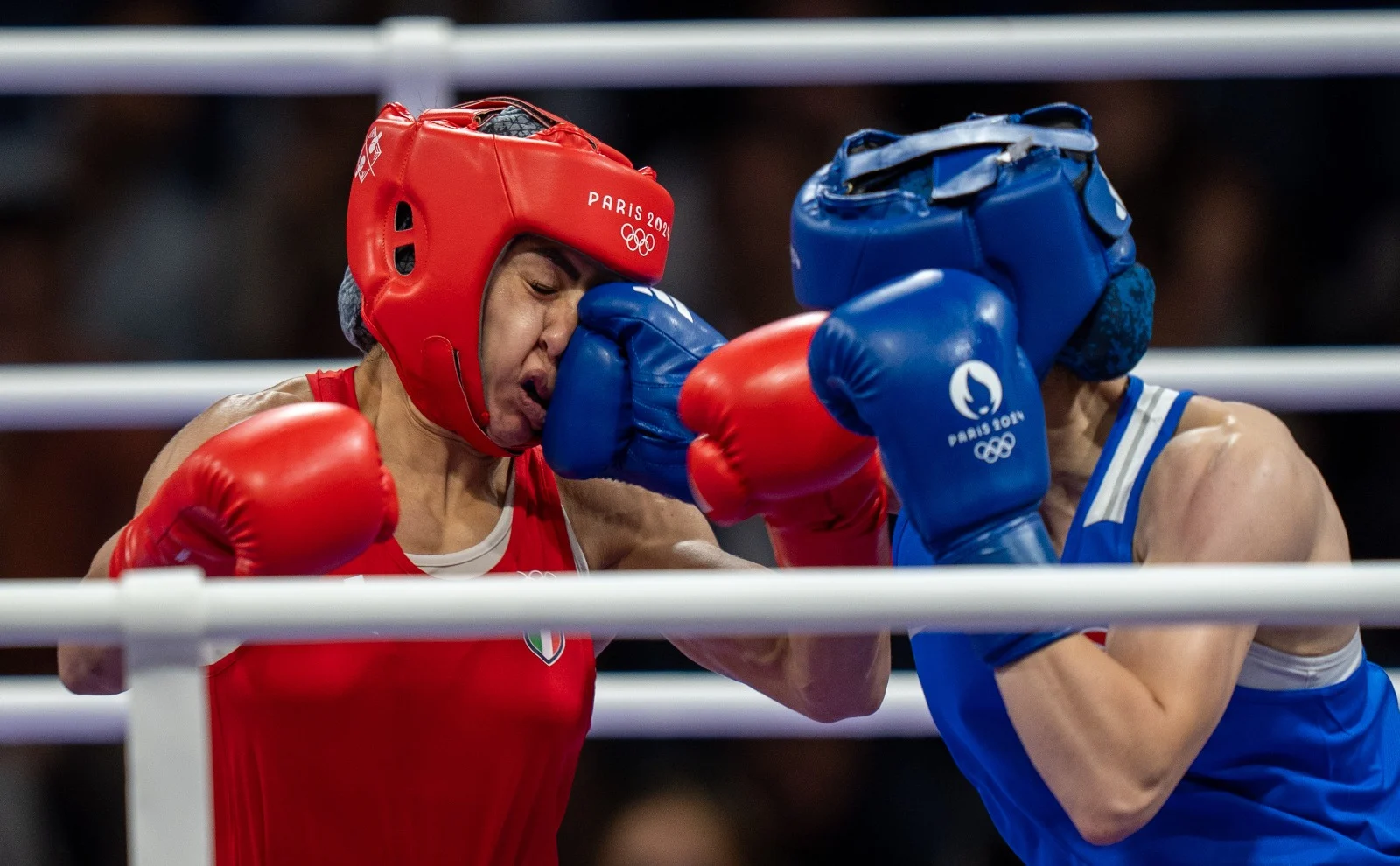 لكمة قوية في وجه ملاكم إيطالي