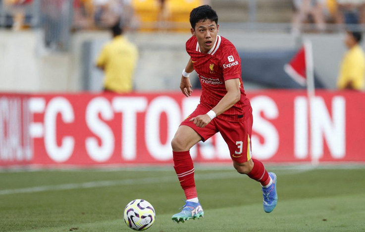 ليفربول يرفض عرض مارسيليا للتعاقد مع واتارو إندو