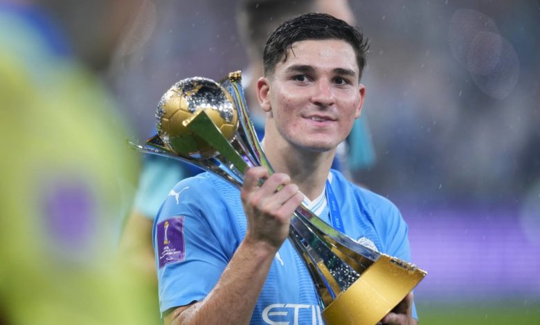 مانشستر سيتي يحدد سعر جوليان ألفاريز في سوق الانتقالات الصيفية