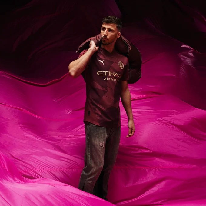 مانشستر سيتي يكشف عن الطاقم الثالث ويستعد لموسم 2024-2025