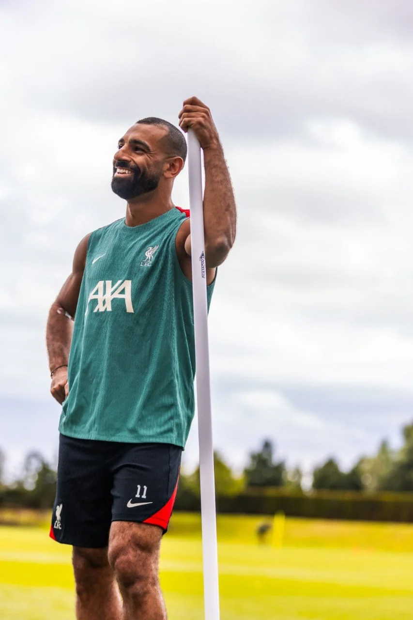 محمد صلاح يستعد للموسم الجديد مع ليفربول بابتسامة عريضة وتفاؤل كبير