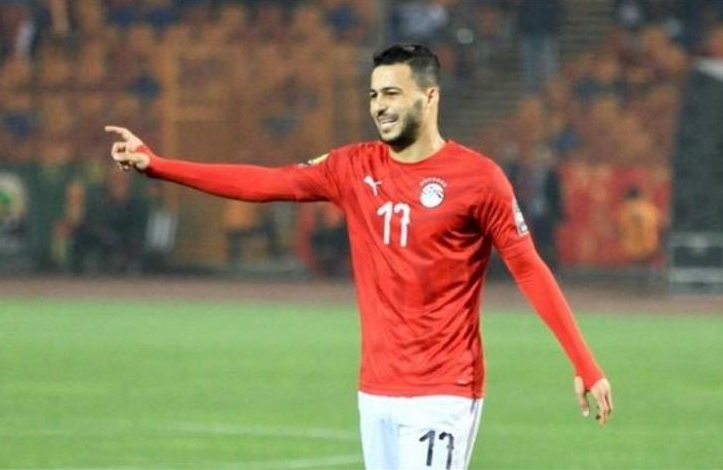 رسميًا .. مدافع الأهلي يعلن التوقيع للزمالك