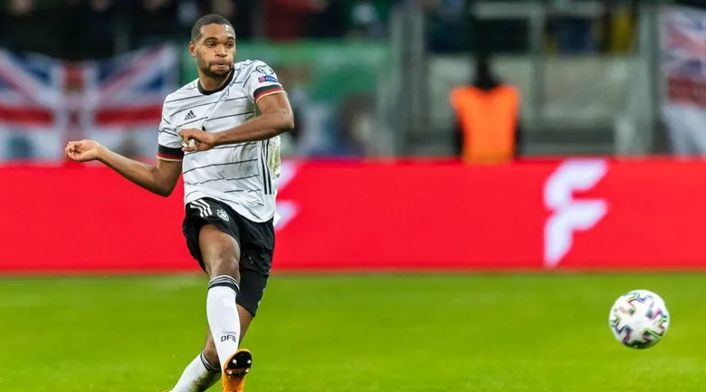 مدير ليفركوزن الرياضي ينفي تحرك بايرن ميونخ لضم جوناثان تاه