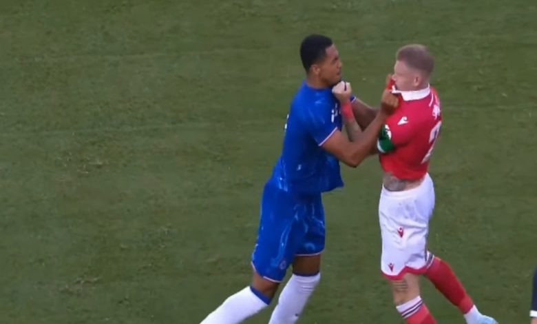 مشاجرة كولويل مدافع تشيلسي ولاعب ريكسهام تعلن عن التعادل في مباراة ودية