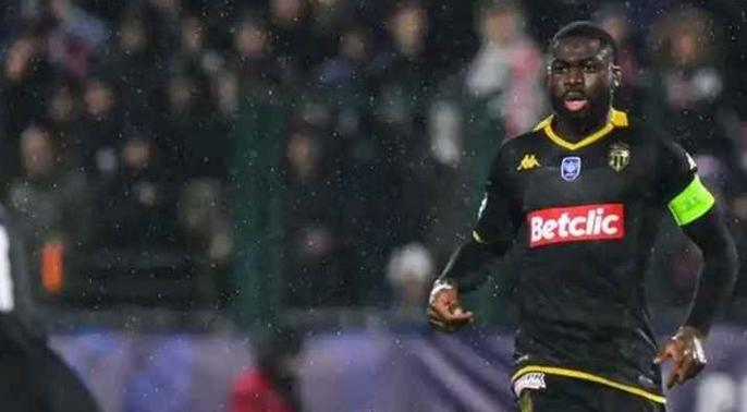 موناكو يُحدد مستقبل فوفانا