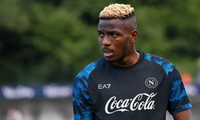 نابولي يواجه تحديات في فترة الانتقالات مع شائعات حول مستقبل أوسيمين