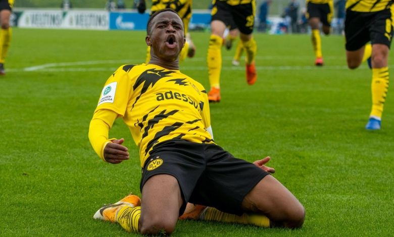 دورتموند يدك إينتراخت بهدفين في الجولة الأولى من البوندسليجا