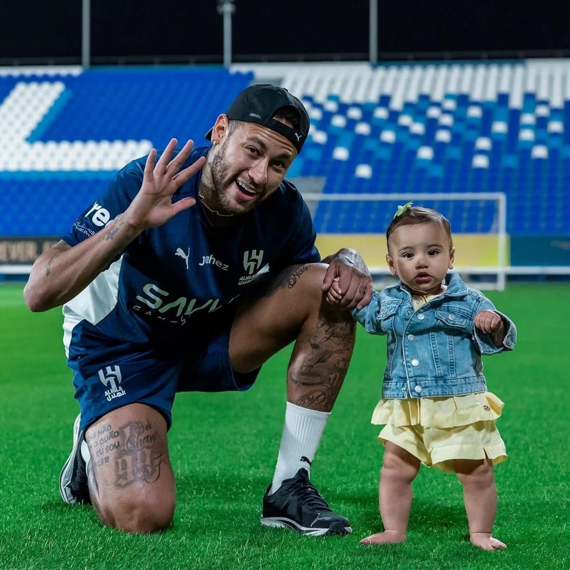 نيمار يواصل تأهيله في الرياض مع ابنته مافي قبل الموسم الجديد