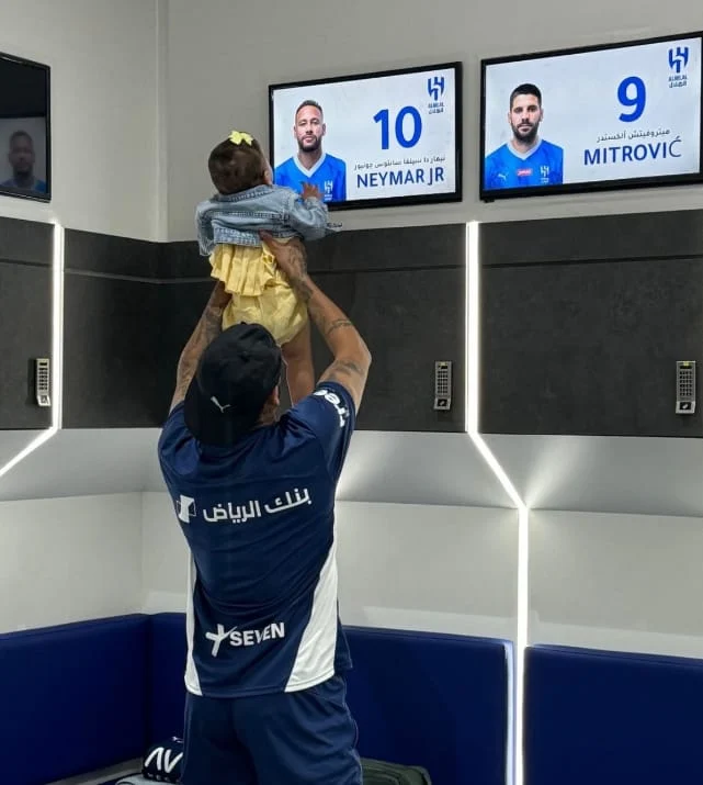 نيمار يواصل تأهيله في الرياض مع ابنته مافي قبل الموسم الجديد