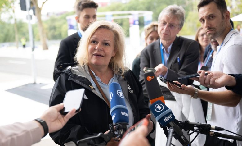 وزيرة الداخلية تدعو ألمانيا لتقديم طلب لاستضافة أولمبياد 2040 بعد نجاح افتتاح باريس