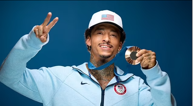 فضيحة جودة.. لاعب أمريكي يكشف تدهور ميداليته البرونزية في باريس 2024