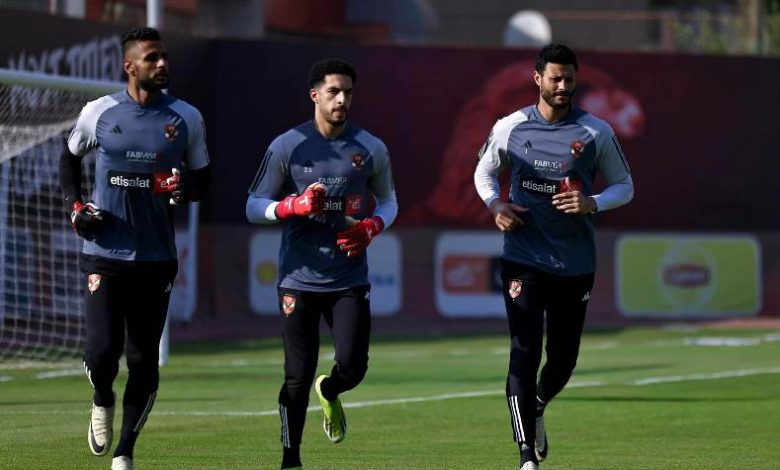 حارس مرمى الأهلي ينفي رحيله عن الفريق