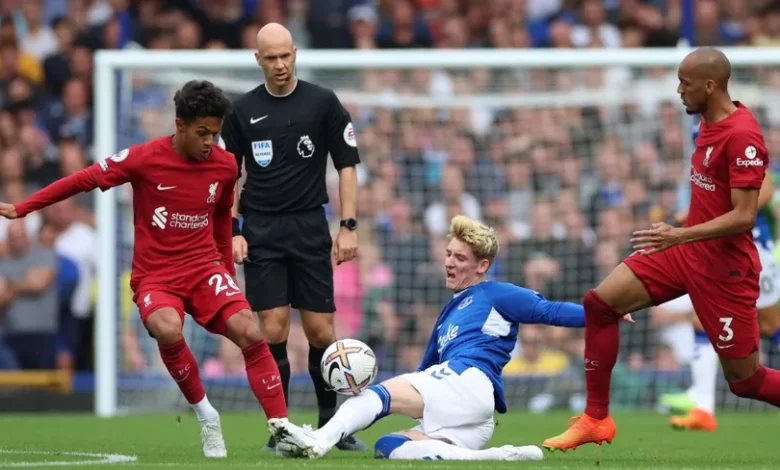 برينتفورد يتمم اتفاقه مع ليفربول لضم البرتغالي كارفاليو