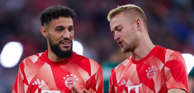 وصول دى ليخت ومزراوى مانشستر يونايتد للفحص الطبى