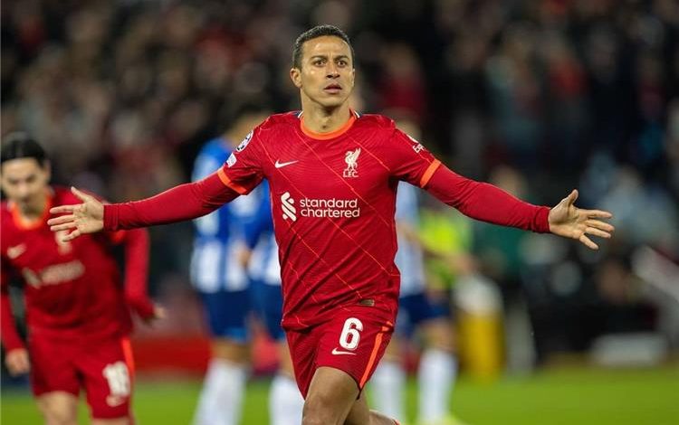 بعد رحيله من برشلونة.. تياجو ألكانتارا يعود إلى ليفربول