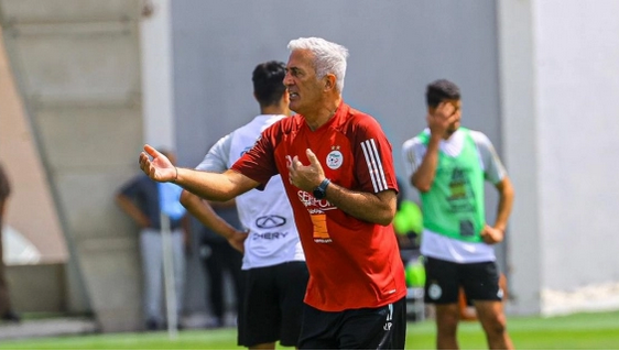 4 أزمات تواجه مدرب منتخب الجزائر بيتكوفيتش قبل مواجهتي غينيا الاستوائية وليبيريا