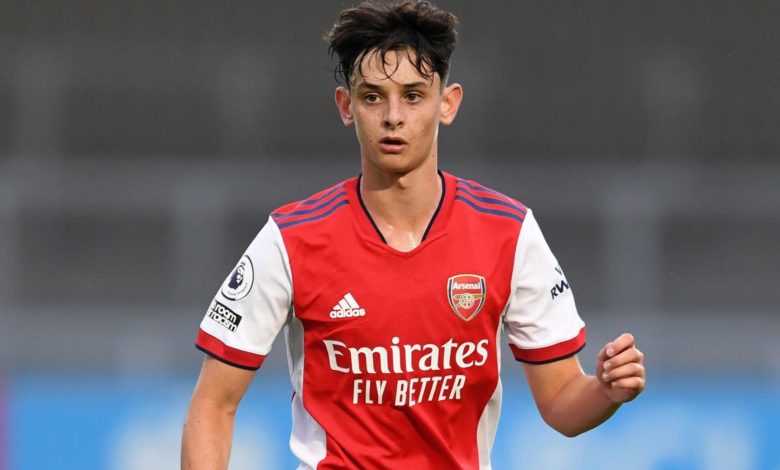 أرسنال يعلن انتقال لاعبه إلى ديبورتيفو لاكورونا