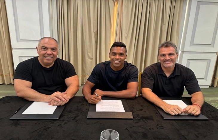 ساندرو يعود إلى الدوري البرازيلي مرتديًا قميص فلامينجو