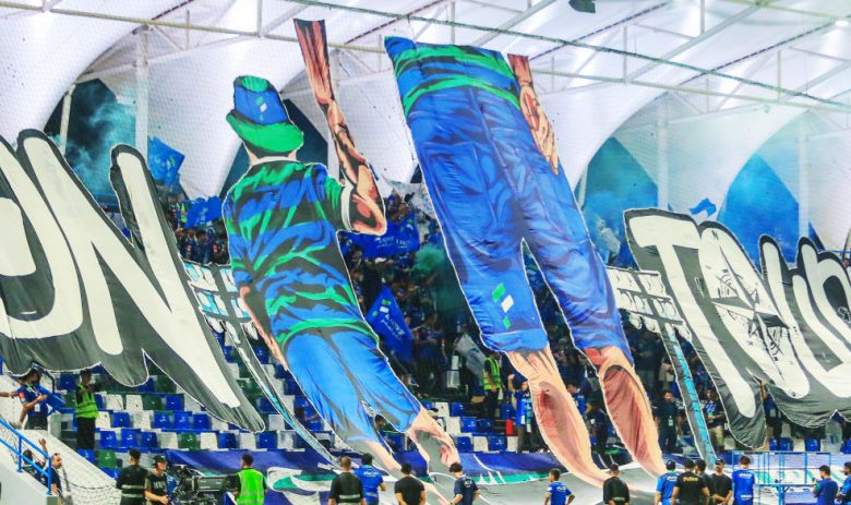 7054 مشجعًا في مباراة الفتح والأهلي