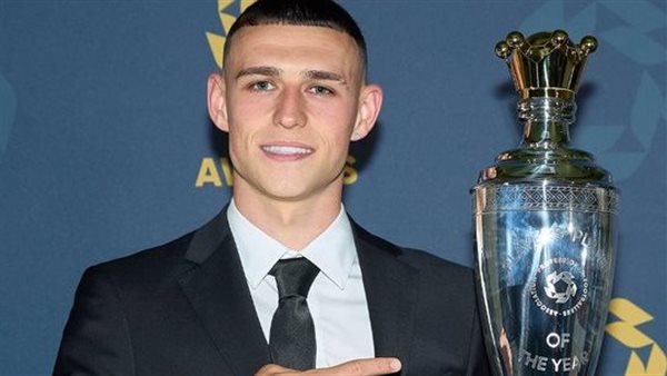 فودين يتوج بجائزة أفضل لاعب في الدوري الإنجليزي من رابطة المحترفين