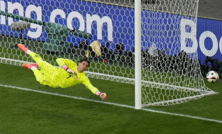 سومر يعلن اعتزاله الدولي بعد 12 عامًا مع منتخب سويسرا