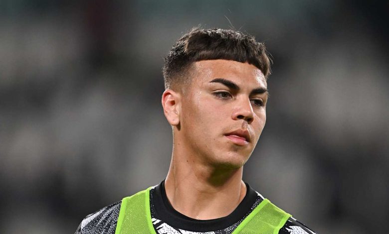 أستون فيلا يعير إنزو بارينيشيا إلى فالنسيا دون أحقية شراء