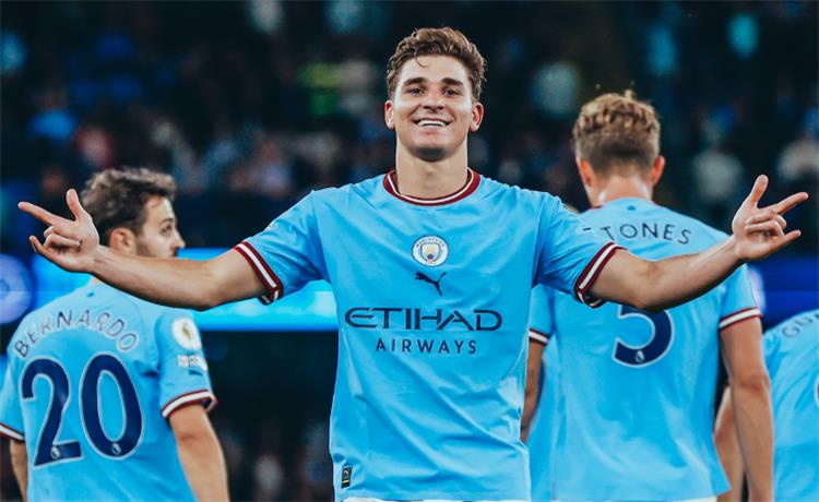 مانشستر سيتي يطلب 80 مليون يورو للتخلي عن ألفاريز لسان جيرمان