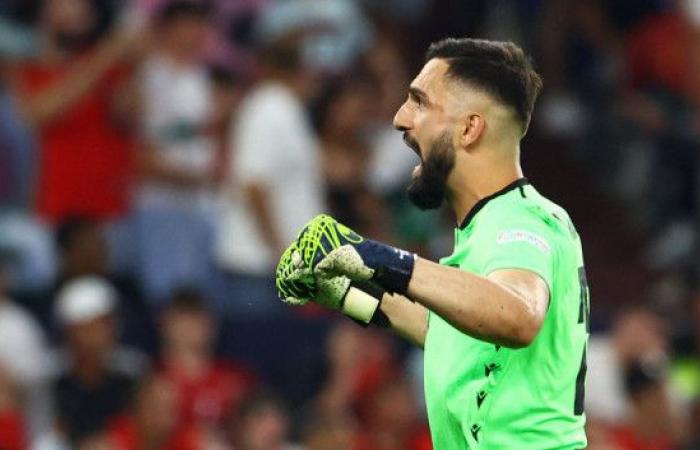 ليفربول يفكر في التعاقد مع حارس مرمى فالنسيا الإسباني