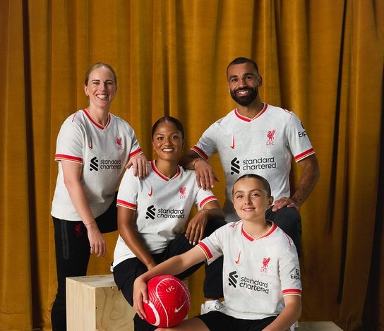 بمشاركة صلاح.. ليفربول يكشف عن قميصه الثالث للموسم الجديد