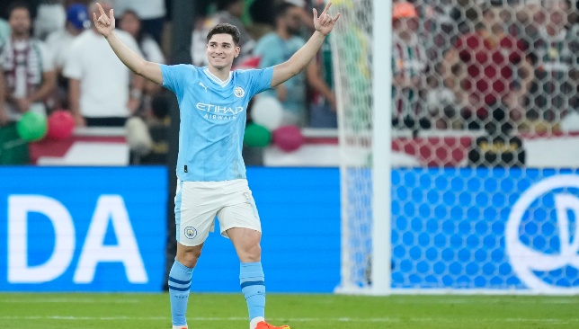 أرسنال يراقب موقف جوليان ألفاريز من مانشستر سيتي